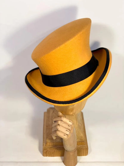 Chapeau haut-de-forme asymétrique