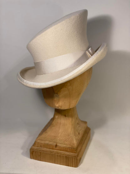 Chapeau haut-de-forme asymétrique