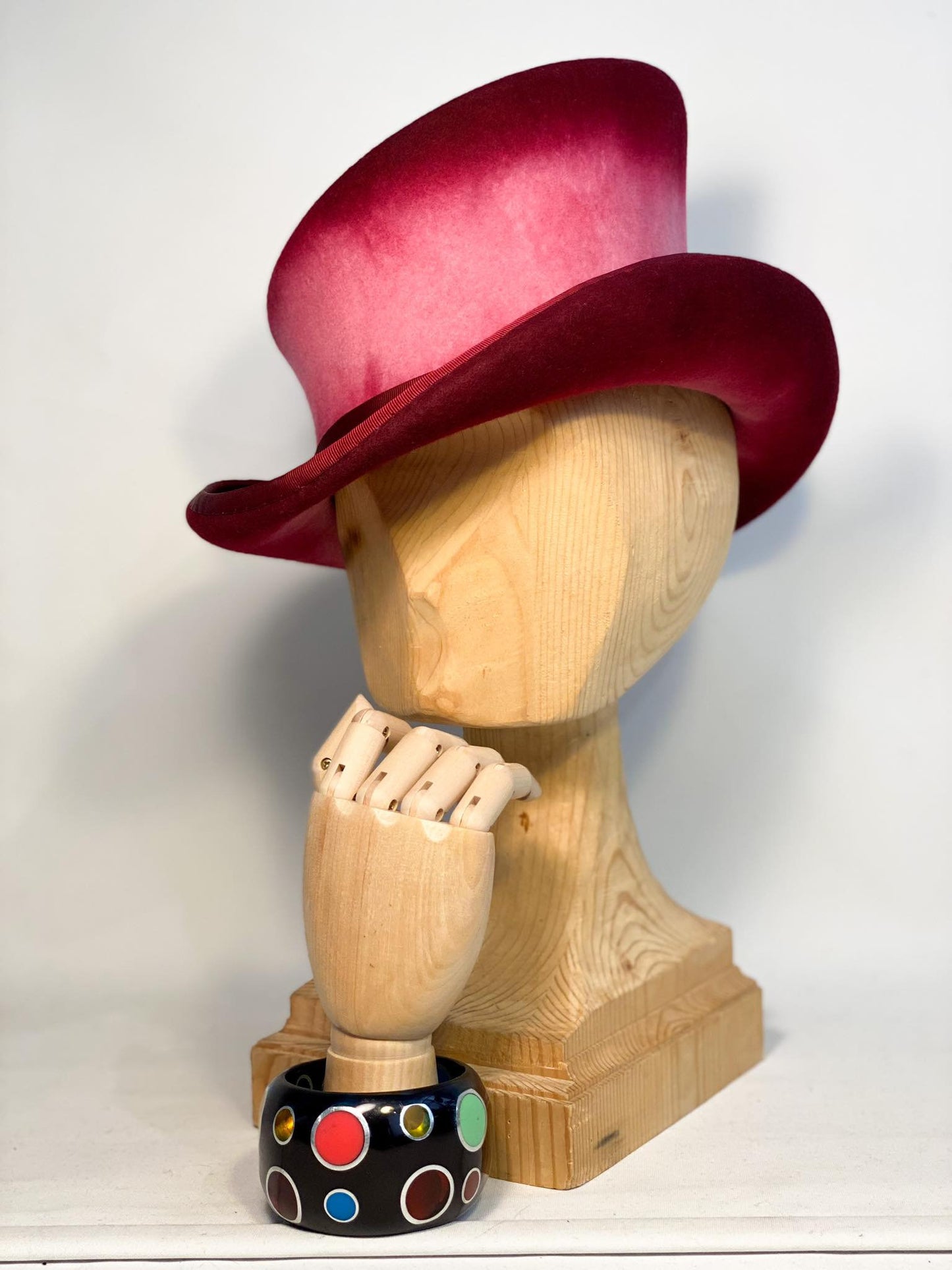 Chapeau haut-de-forme asymétrique