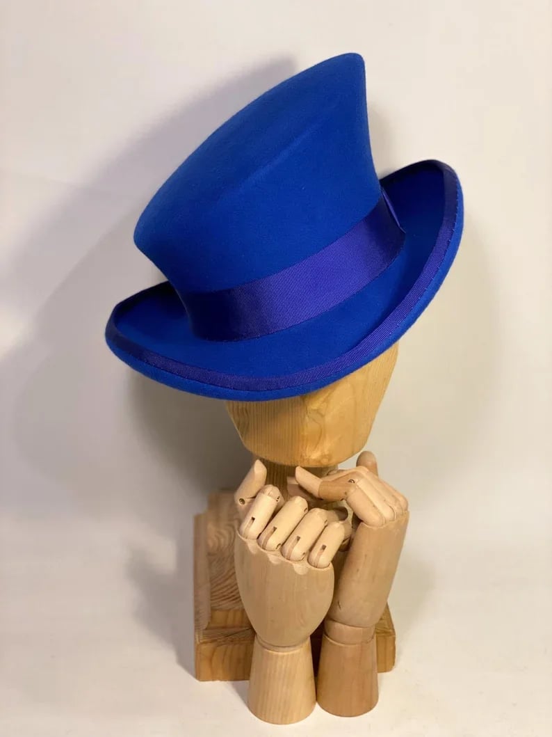 Chapeau haut-de-forme asymétrique