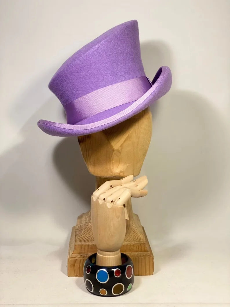 Chapeau haut-de-forme asymétrique