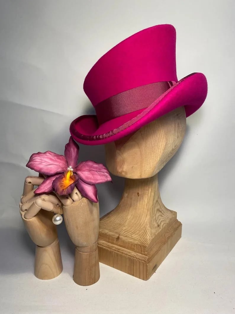 Chapeau haut-de-forme asymétrique