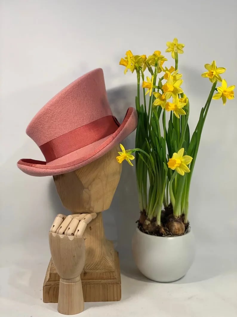 Chapeau haut-de-forme asymétrique
