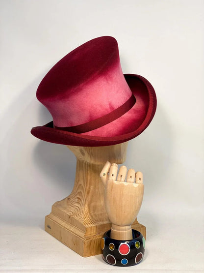 Chapeau haut-de-forme asymétrique