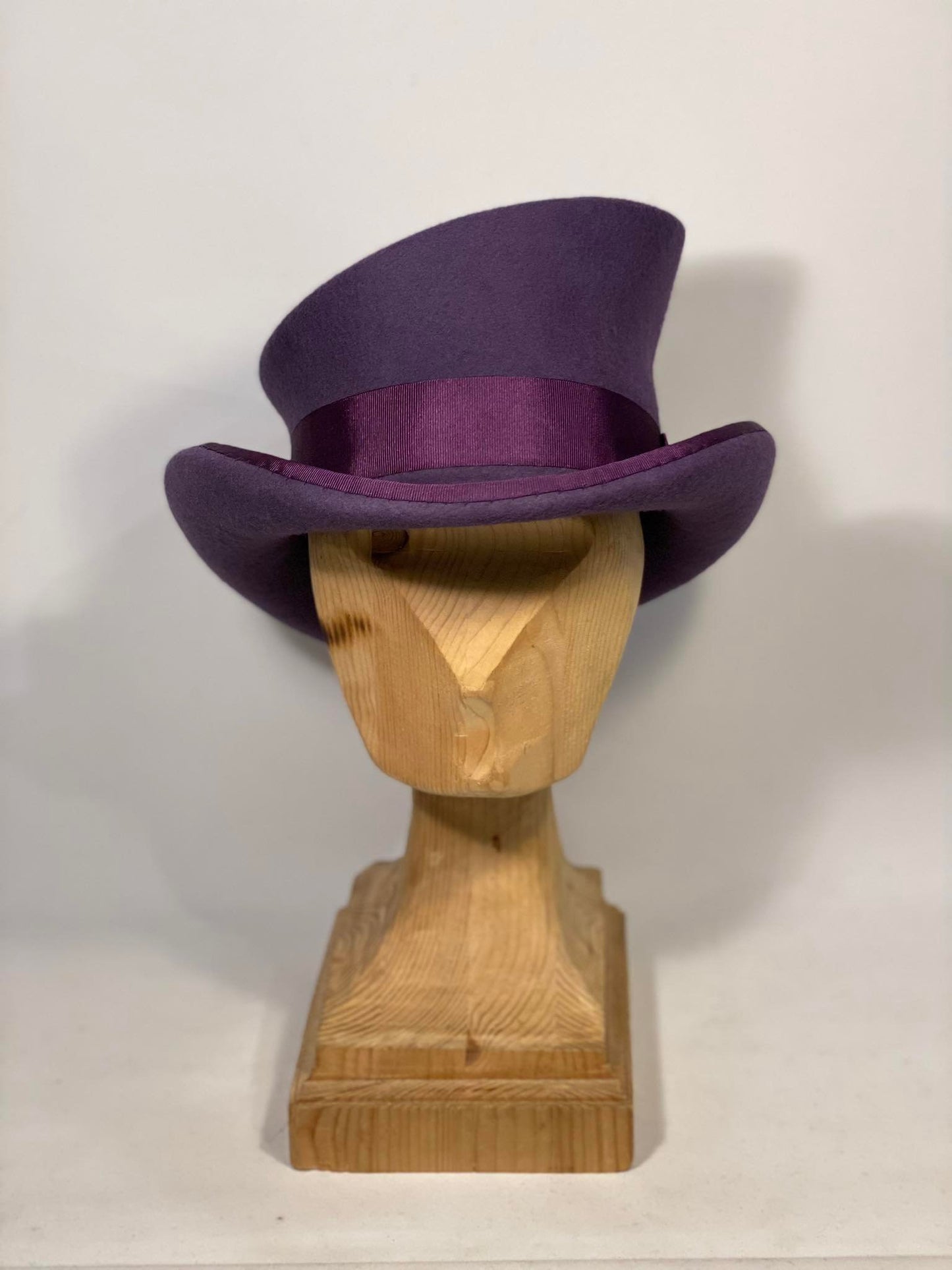 Chapeau haut-de-forme asymétrique