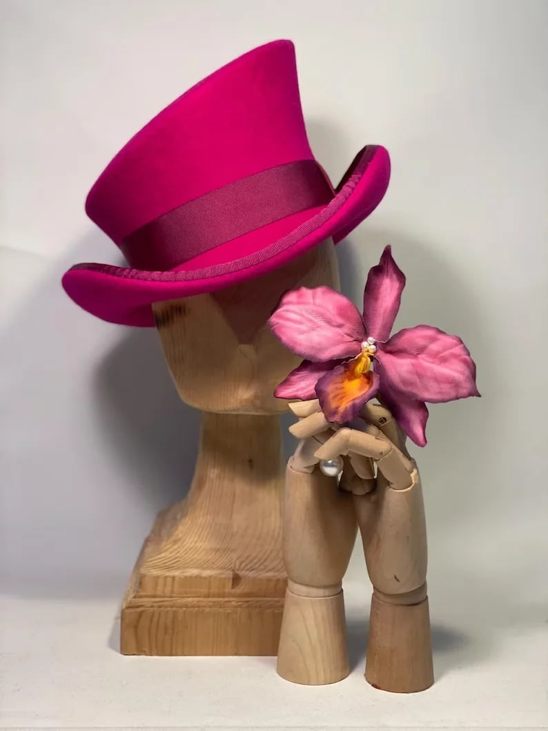 Chapeau haut-de-forme asymétrique