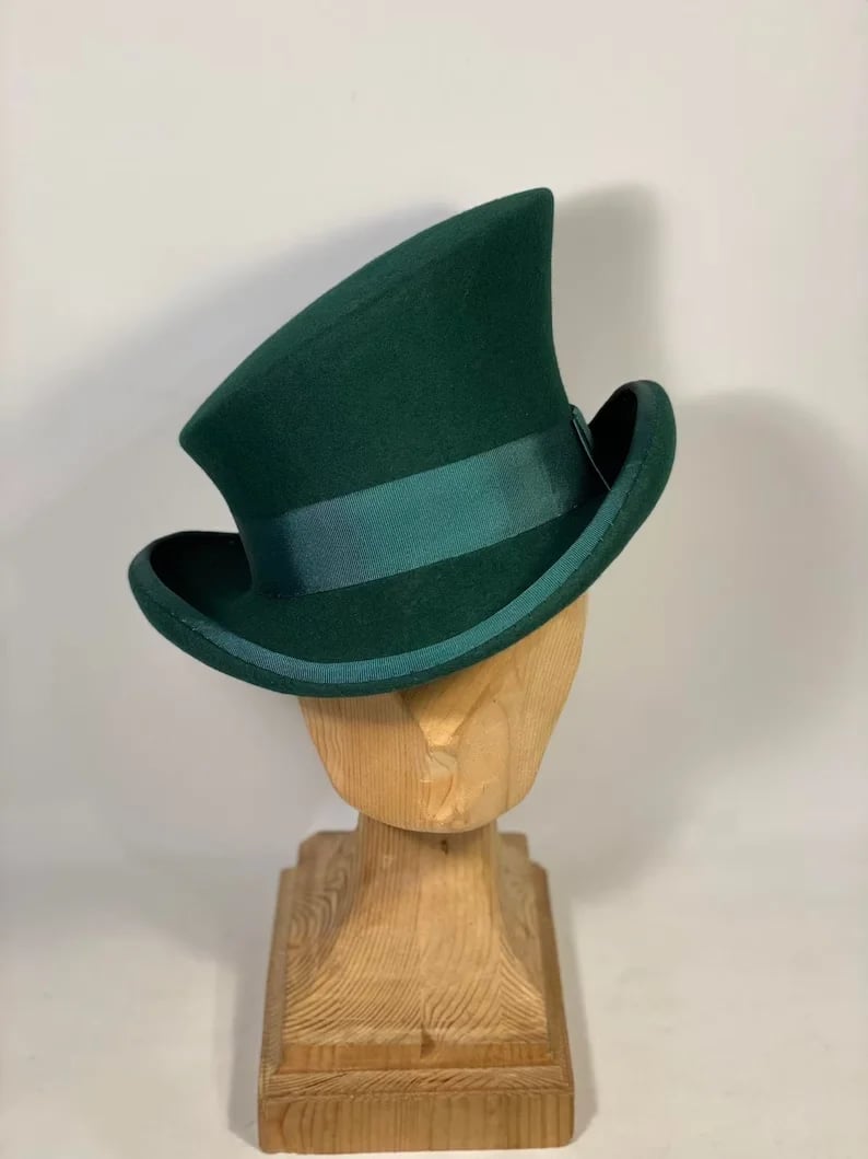 Chapeau haut-de-forme asymétrique
