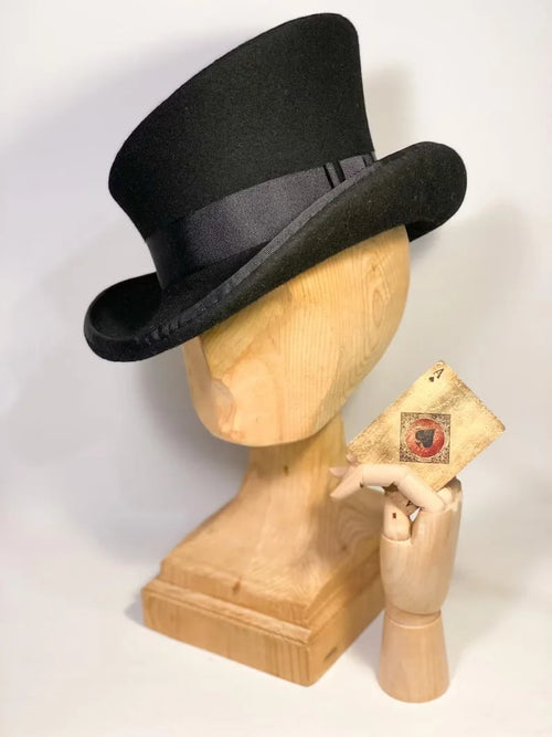 Chapeau haut-de-forme asymétrique
