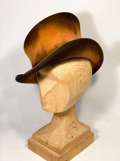 Chapeau haut-de-forme asymétrique