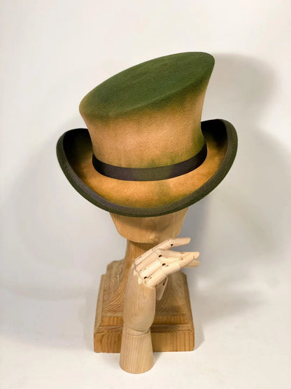 Chapeau haut-de-forme asymétrique