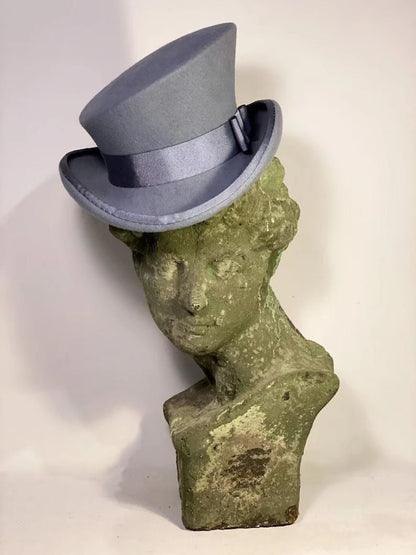 Chapeau haut-de-forme asymétrique